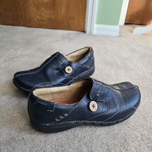 Clarks Structured Un. Loop Women's Blue Leather/Tan Stitching Loafer Size 7.5M